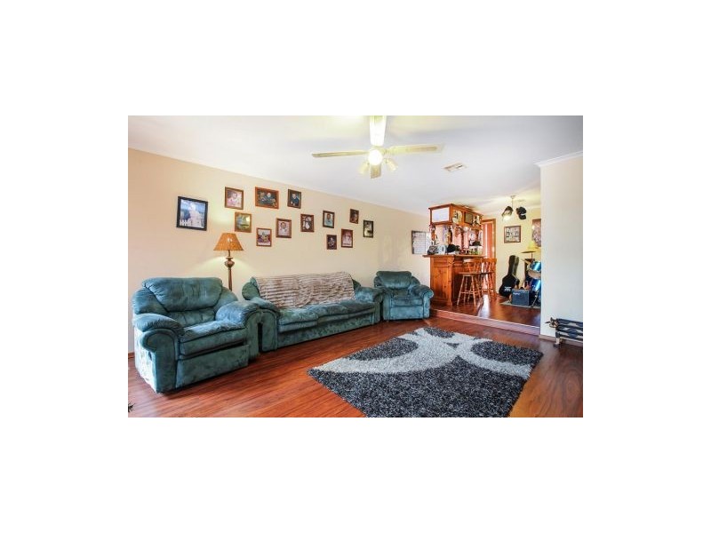 7 Silber Court, Melton West VIC 3337