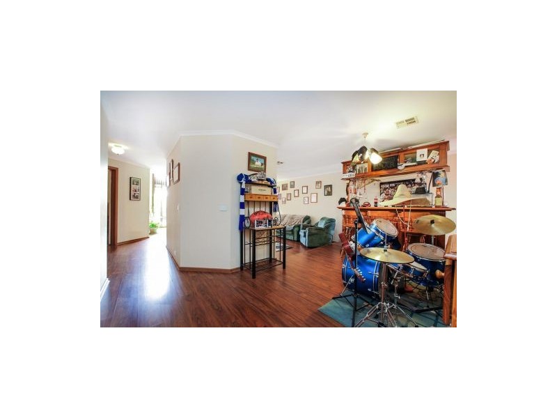 7 Silber Court, Melton West VIC 3337