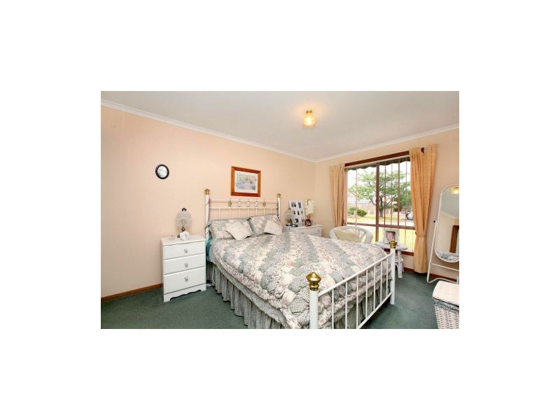 7 Silber Court, Melton West VIC 3337