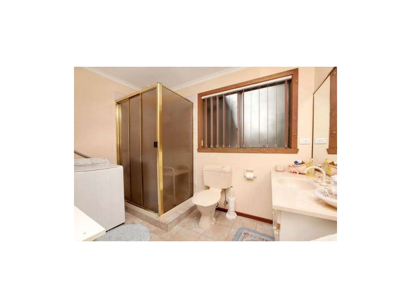 7 Silber Court, Melton West VIC 3337