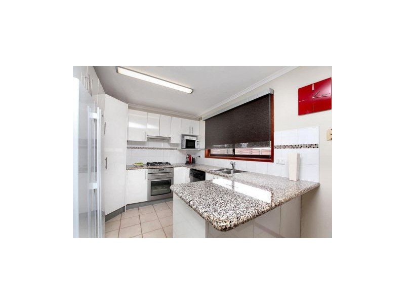 10 Clowes Street, Melton South VIC 3338