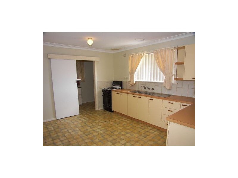 13 Curlew Close, Melton VIC 3337