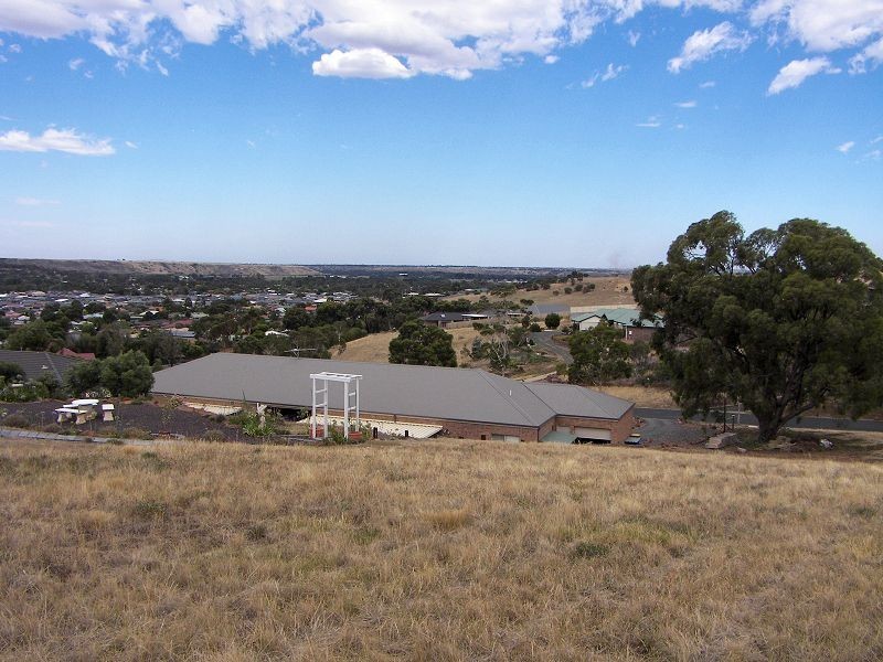 6 Manning  Boulevard, Darley VIC 3340