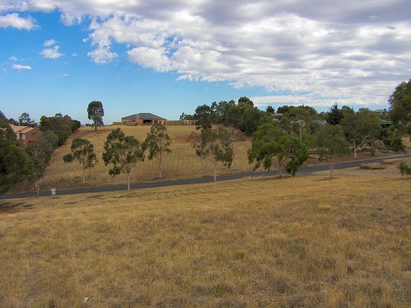 6 Manning  Boulevard, Darley VIC 3340