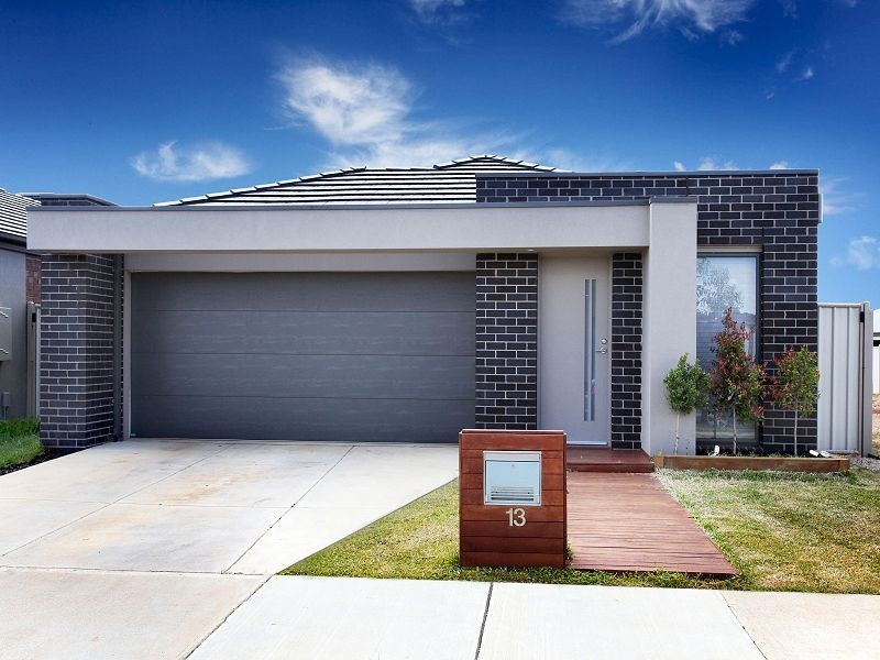 13 Robyn Street, Brookfield VIC 3338