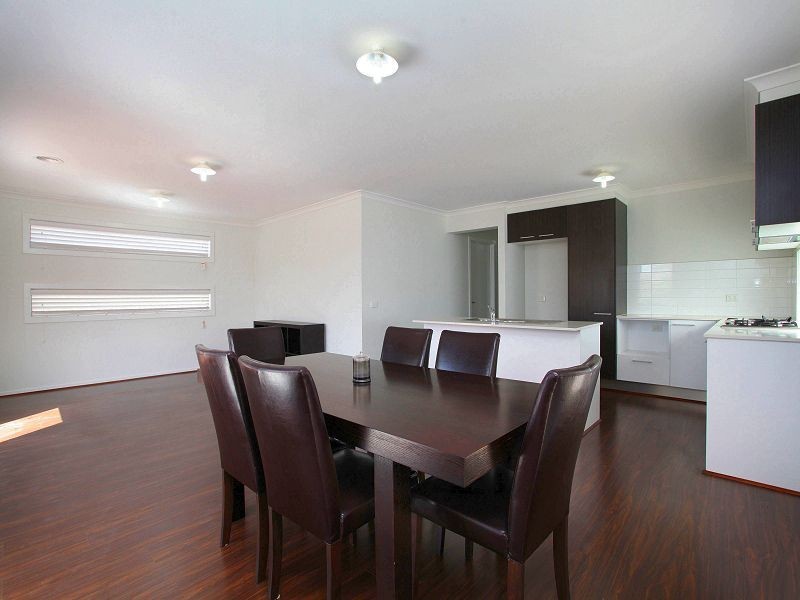 13 Robyn Street, Brookfield VIC 3338