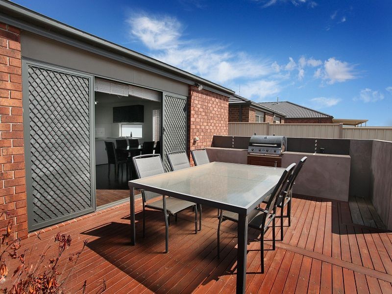 13 Robyn Street, Brookfield VIC 3338