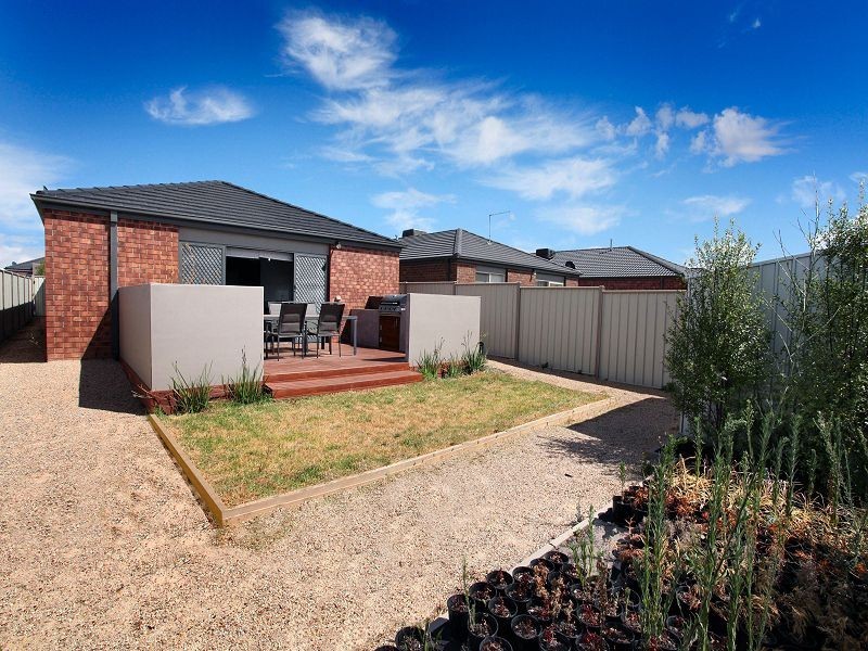 13 Robyn Street, Brookfield VIC 3338