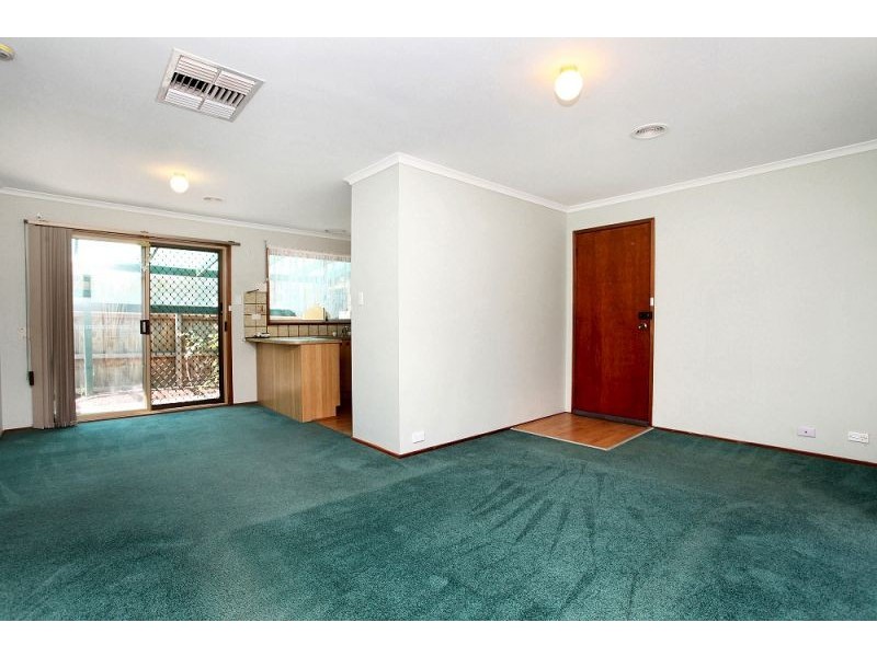 1/1 Reserve Road West, Melton VIC 3337