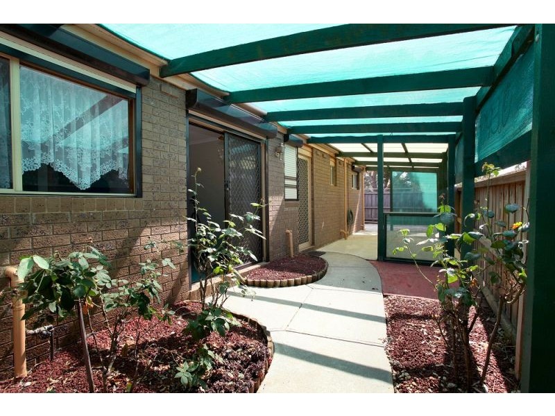 1/1 Reserve Road West, Melton VIC 3337