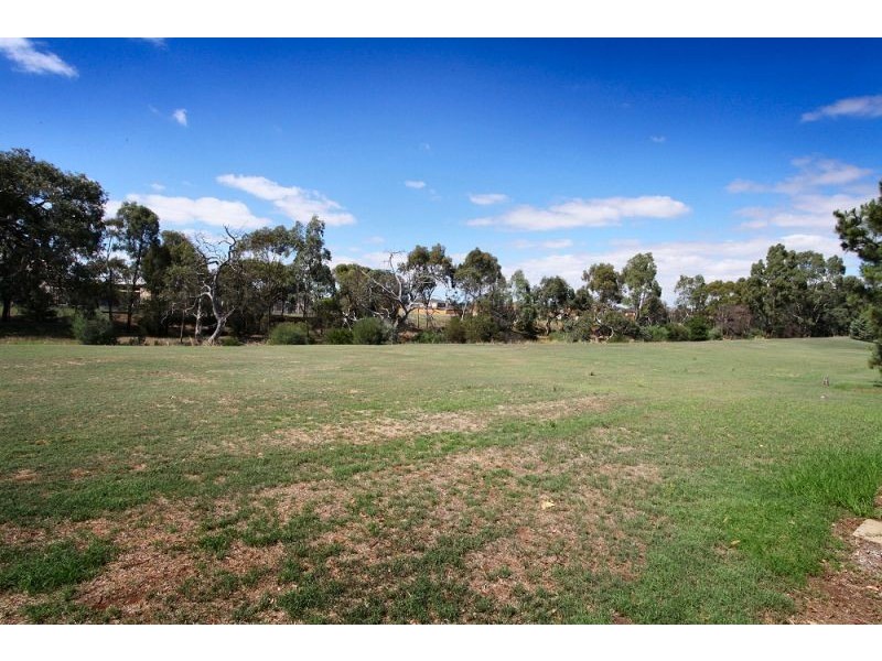 1/1 Reserve Road West, Melton VIC 3337