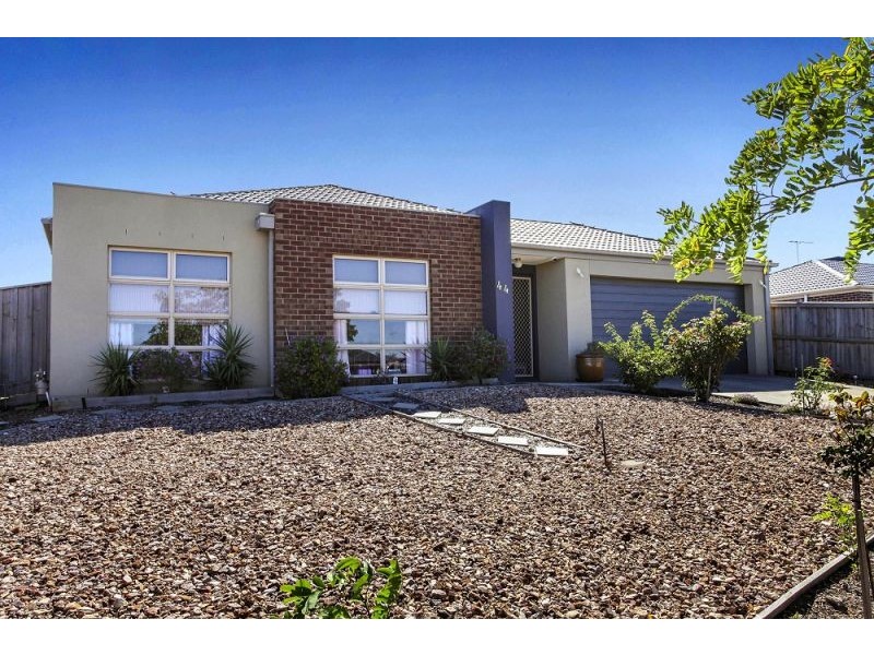 44 Roslyn Park Drive, Melton West VIC 3337