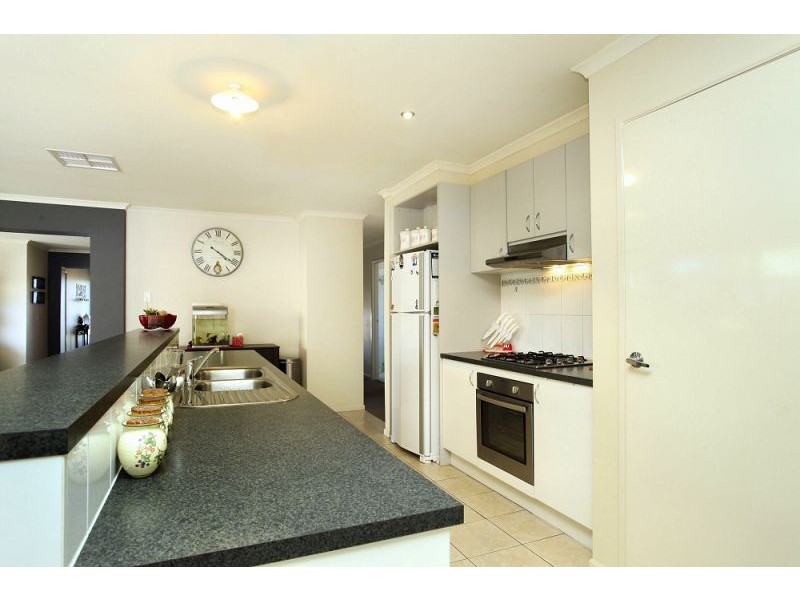 44 Roslyn Park Drive, Melton West VIC 3337