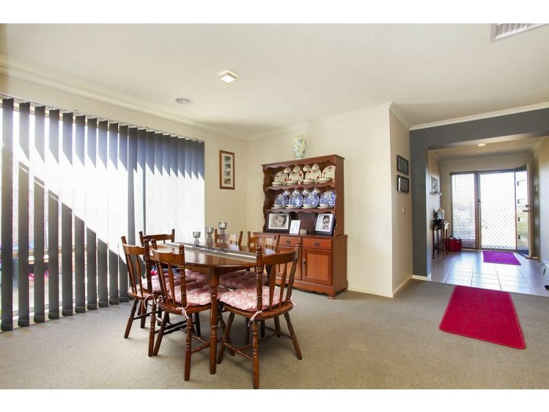 44 Roslyn Park Drive, Melton West VIC 3337