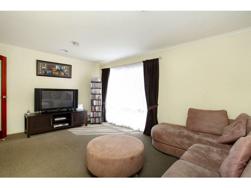 44 Roslyn Park Drive, Melton West VIC 3337