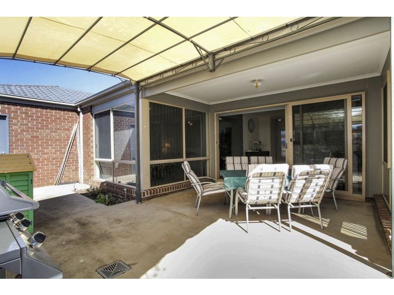 44 Roslyn Park Drive, Melton West VIC 3337