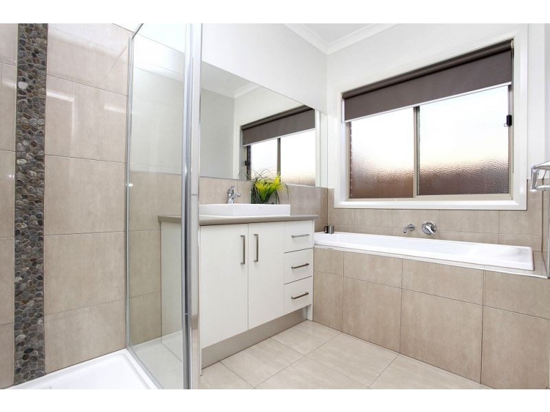 3 Sullivan Place, Melton West VIC 3337