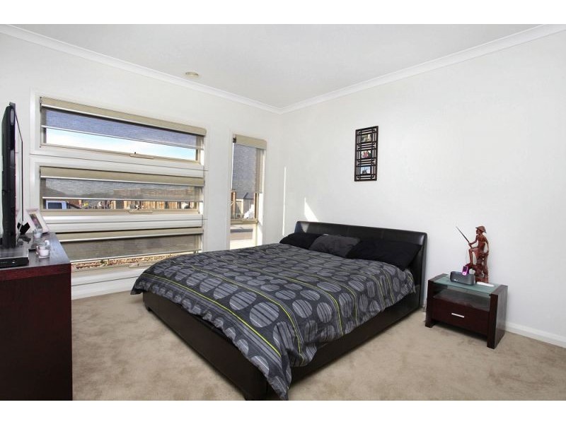 3 Sullivan Place, Melton West VIC 3337