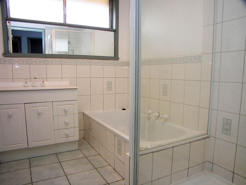 35 Rathdowne Circuit, Melton West VIC 3337