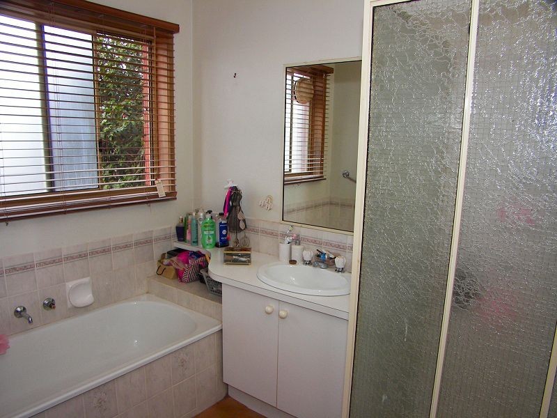 1/8 Carter Road, Melton VIC 3337