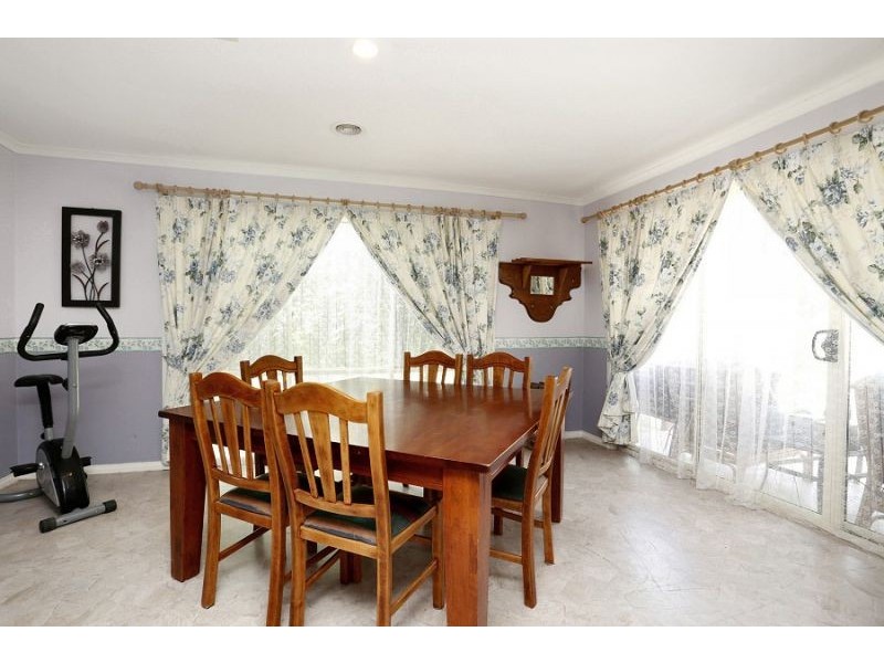 5 Prahn Court, Brookfield VIC 3338