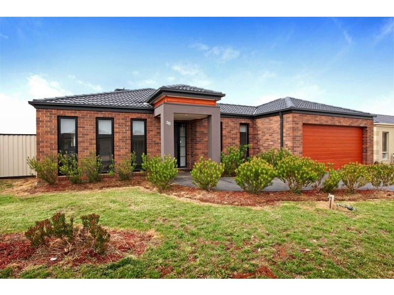 38 Peter Pan Crescent, Kurunjang VIC 3337