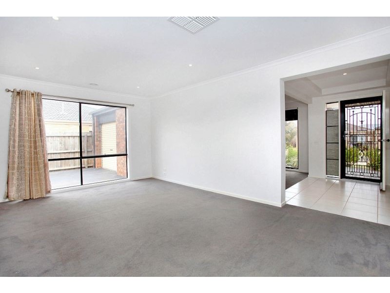 38 Peter Pan Crescent, Kurunjang VIC 3337