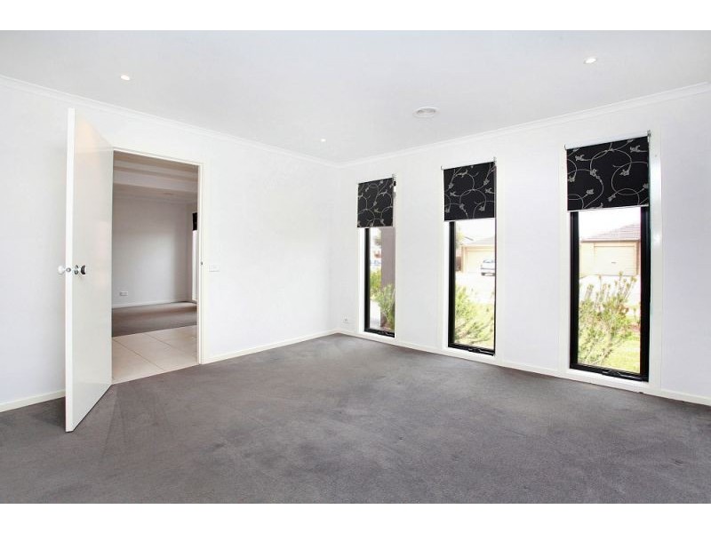 38 Peter Pan Crescent, Kurunjang VIC 3337