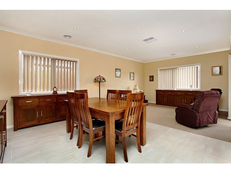 1/14 Pangbourne Avenue, Melton West VIC 3337