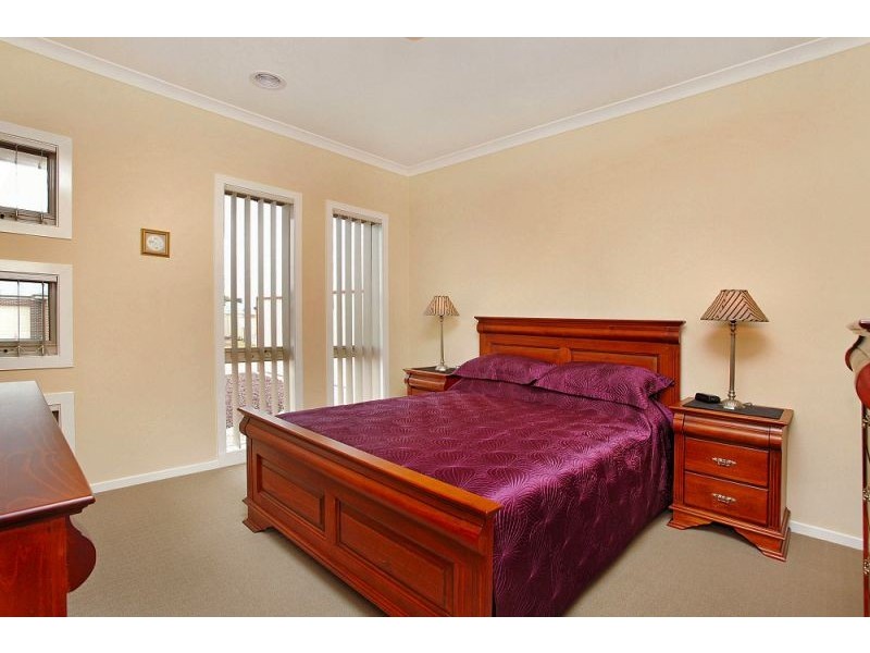 1/14 Pangbourne Avenue, Melton West VIC 3337