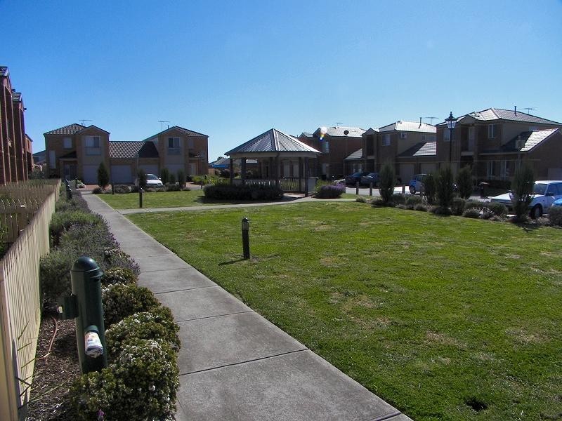 40 Amberlea Circuit, Taylors Hill VIC 3037