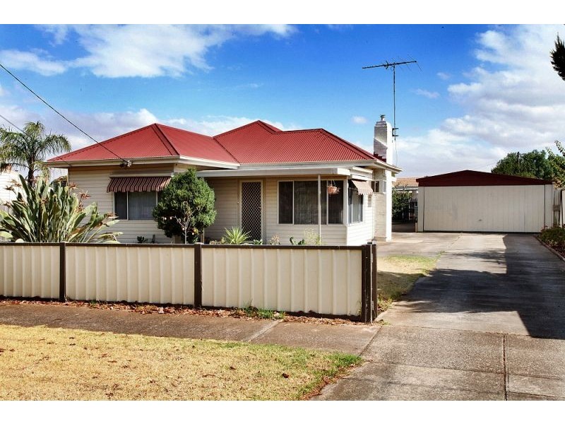 2 Toolern Street, Melton South VIC 3338
