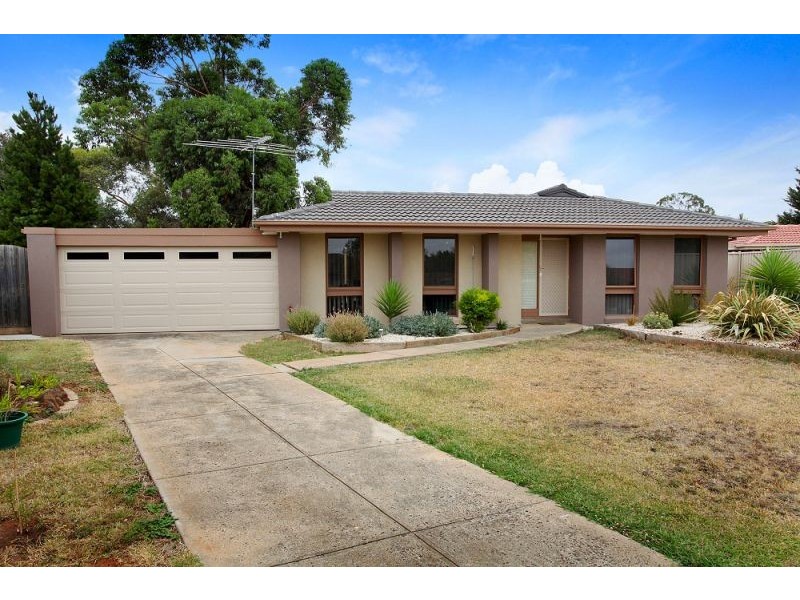 3 Friar Place, Melton West VIC 3337