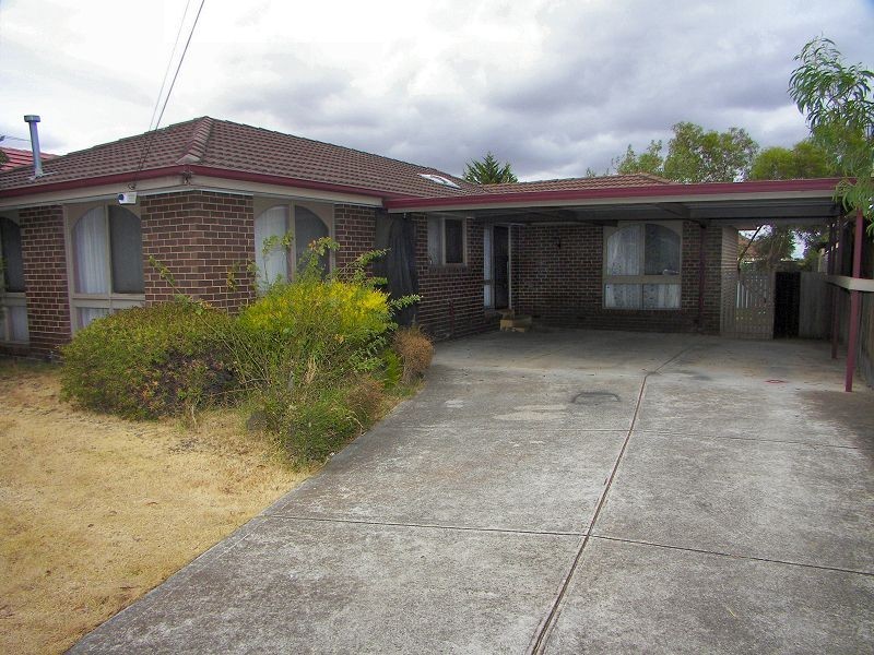 11 Falcon Drive, Melton VIC 3337