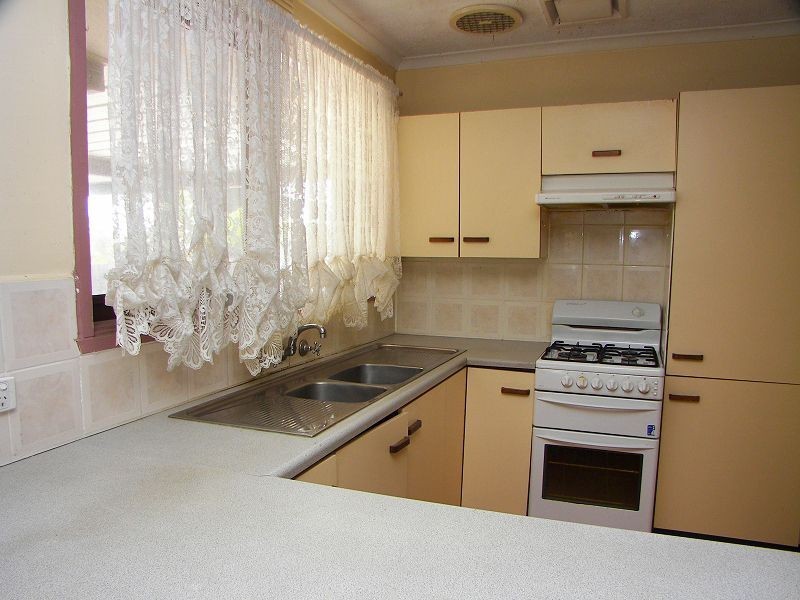 11 Falcon Drive, Melton VIC 3337