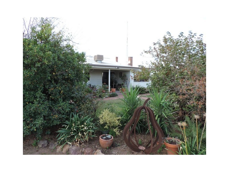 8 Thompsons Weir Road, Leitchville VIC 3567