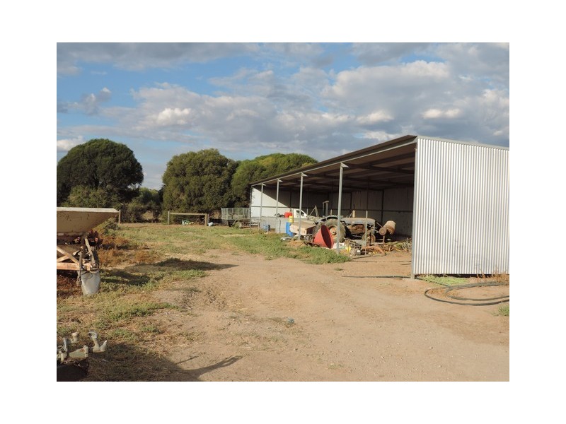 8 Thompsons Weir Road, Leitchville VIC 3567