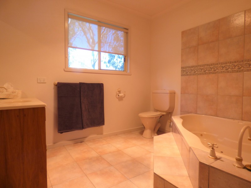 27 Fairway Crescent, Cohuna VIC 3568