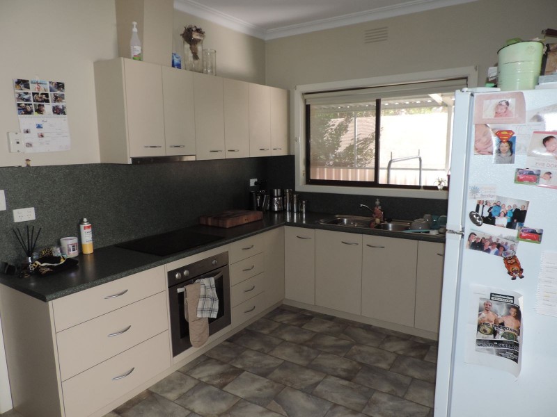 98 Bendigo Road, Kerang VIC 3579