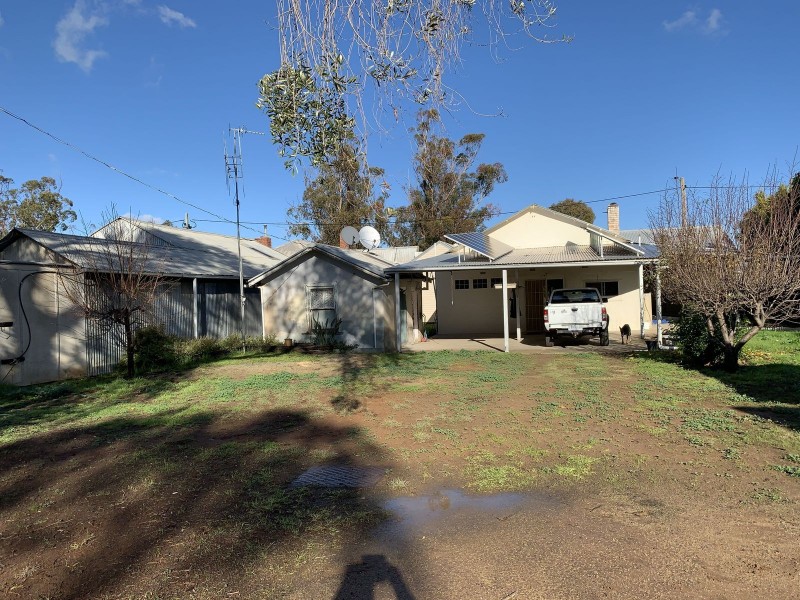 9 Cook Street, Wakool NSW 2710