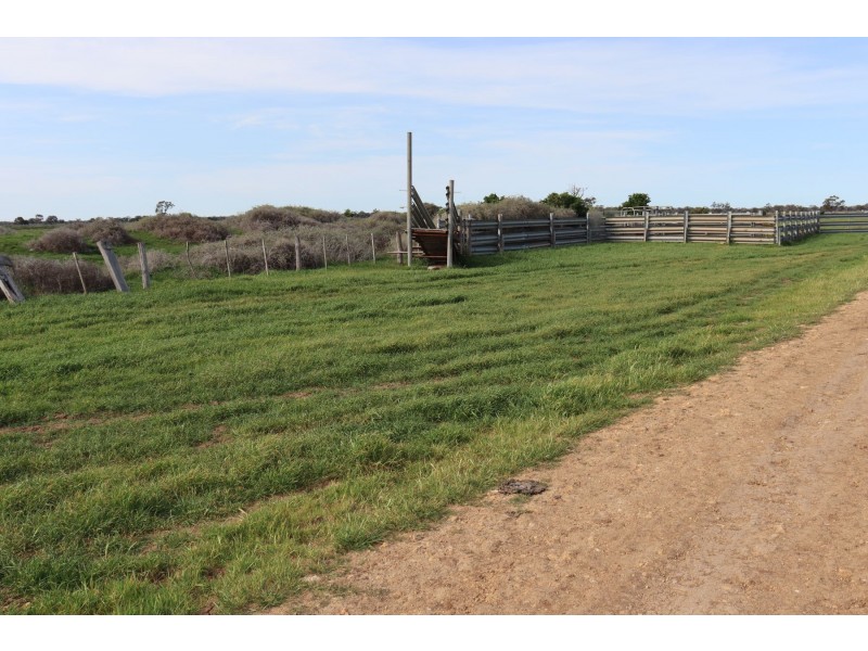 8499 Murray Valley Highway, Kerang East VIC 3579