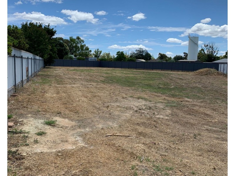 8 Linton Park Drive, Barham NSW 2732