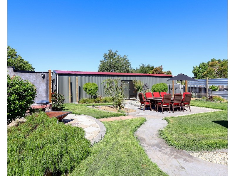 24 Railway Avenue, Leitchville VIC 3567