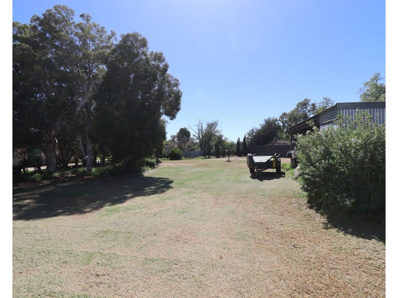 25 Findlay Avenue, Leitchville VIC 3567