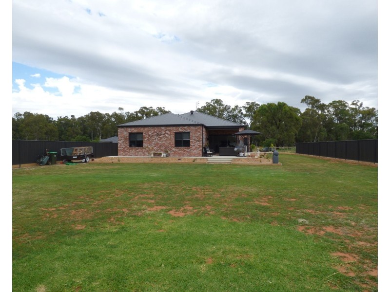 7 Riverview Drive, Barham NSW 2732