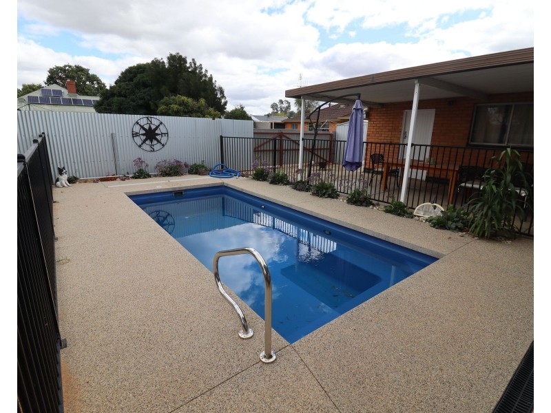 4 Findlay Avenue, Leitchville VIC 3567