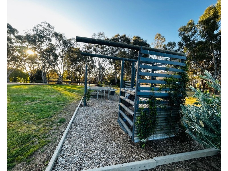 37 Vinecombe Lane, Barham NSW 2732