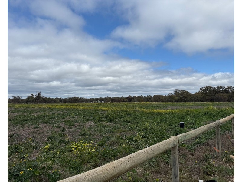 4 Murray street, Moulamein NSW 2733