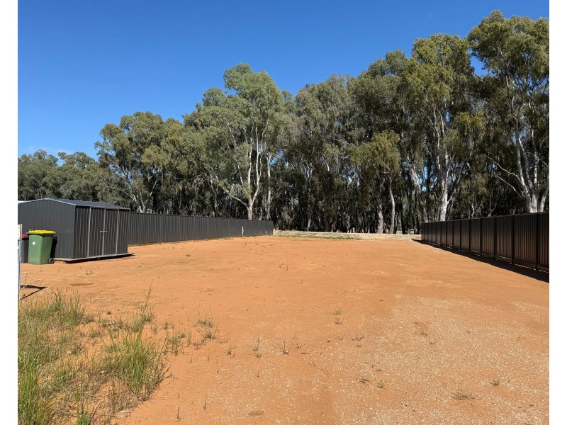 15 Armstrong Drive, Barham NSW 2732