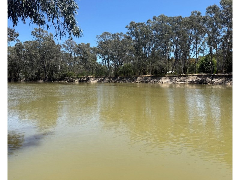 15 Armstrong Drive, Barham NSW 2732